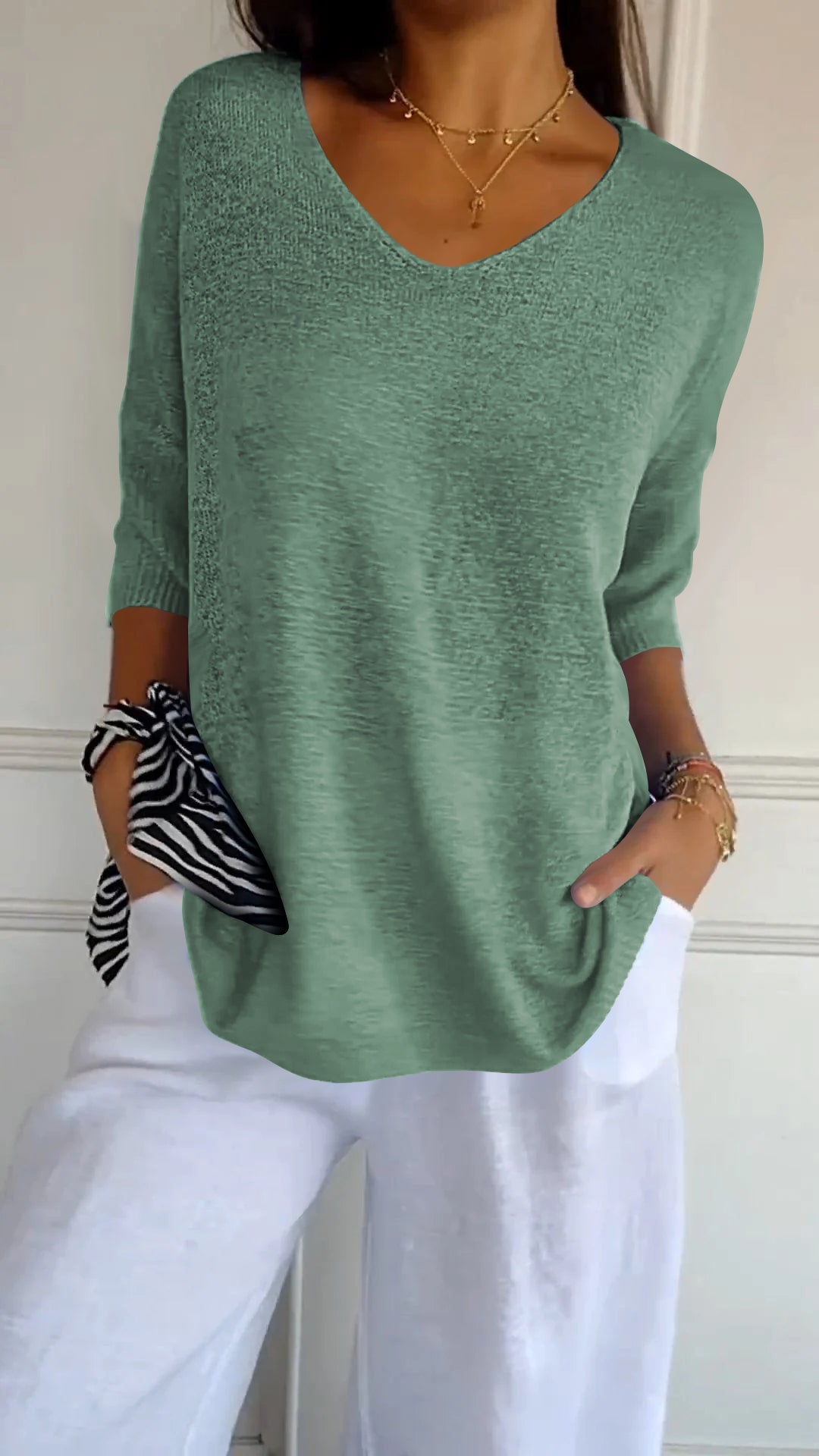 Calliope | Plain Knitted Top with V-neckline